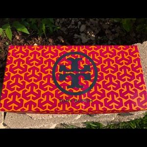 AUTHENTIC Tory Burch Brown Reva Flats